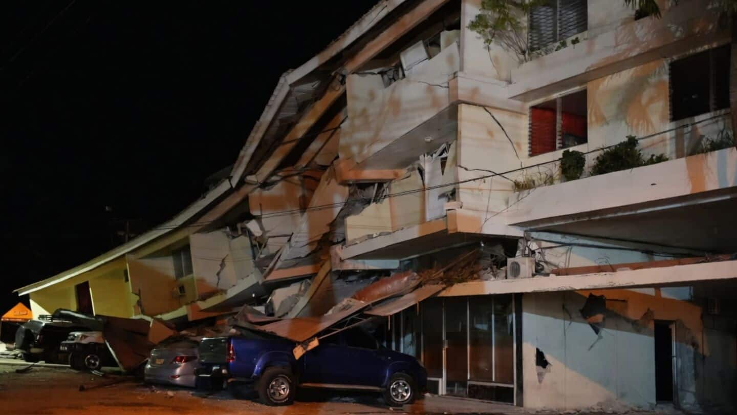 Powerful 7.7-magnitude quake strikes central Panama, 27 injured, national emergency