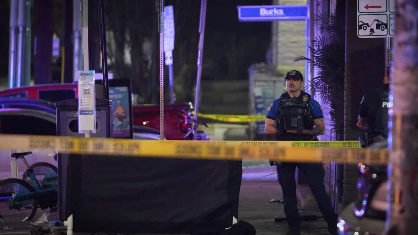 Three men killed and 4 injured in Detroit shooting