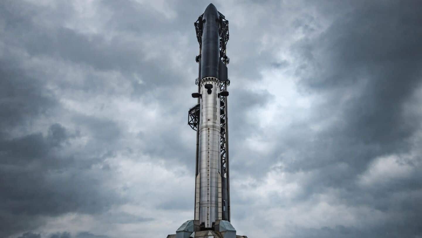 SpaceX stacks 1st Starship V3 at Texas starbase, 124 meters