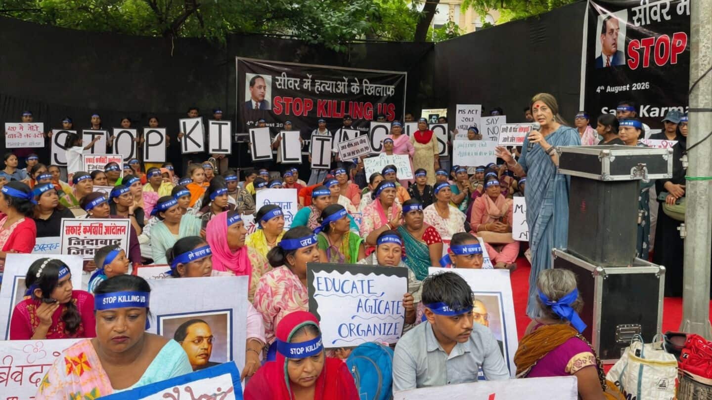 Sanitation workers, families protest at Jantar Mantar over manual scavenging