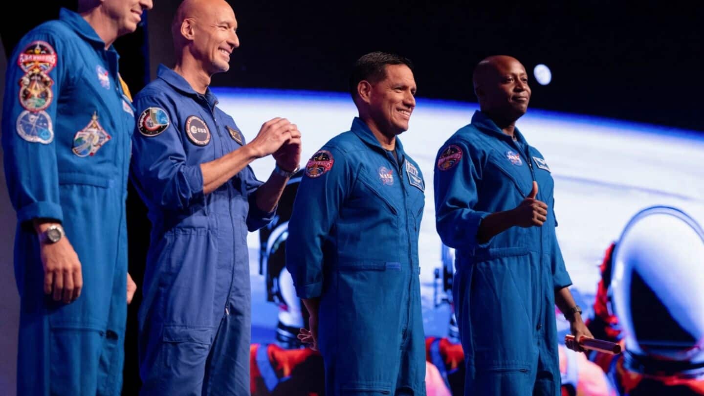 NASA names Artemis III crew for 2027 3-spacecraft docking test