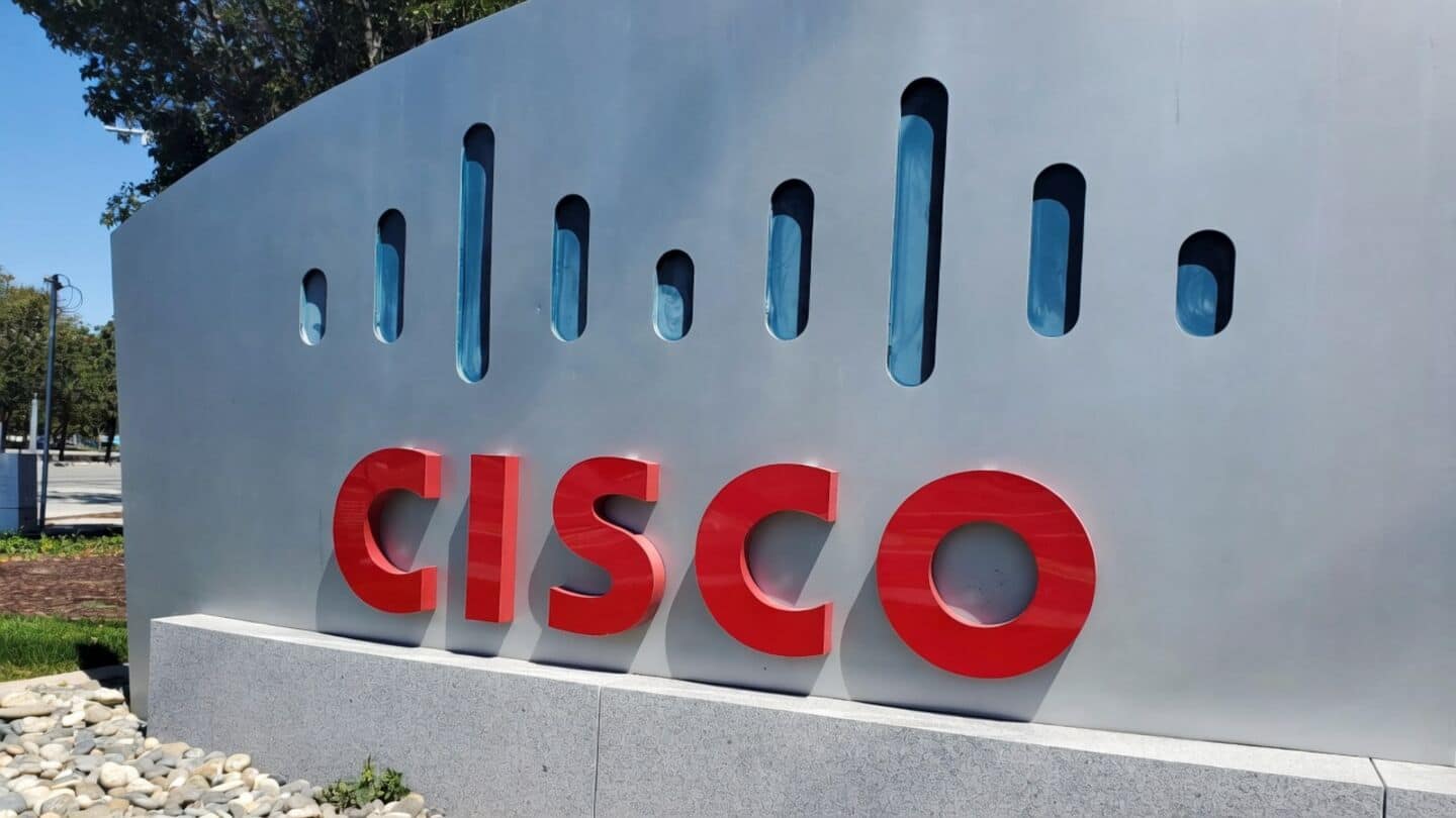 Cisco stock climbs to $123.07 as analysts expect record revenue