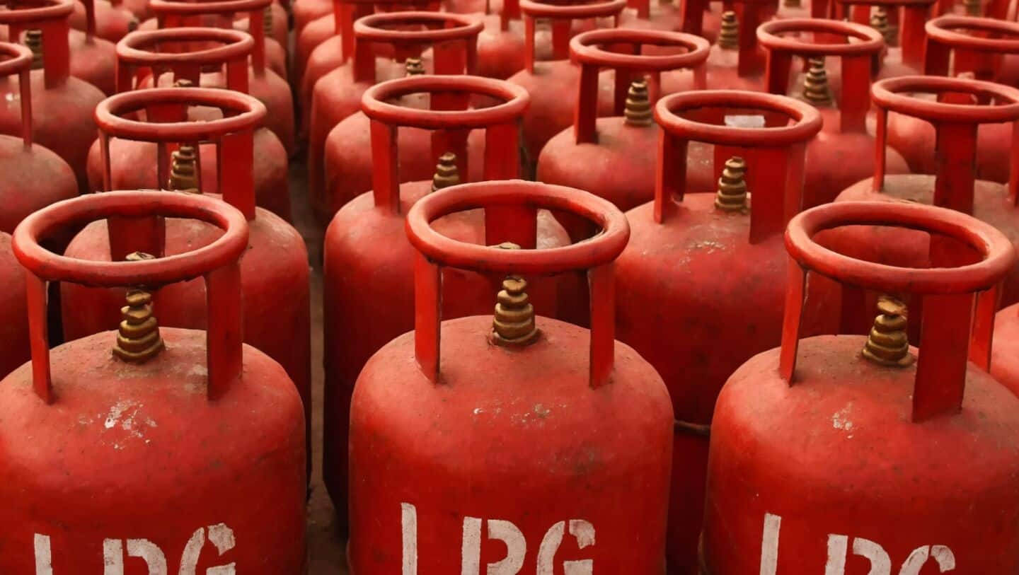 Commercial LPG shortage hits India's restaurants causing ₹79,000cr monthly losses