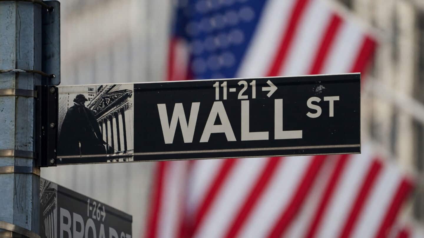 US markets fall as Dow loses over 250 points