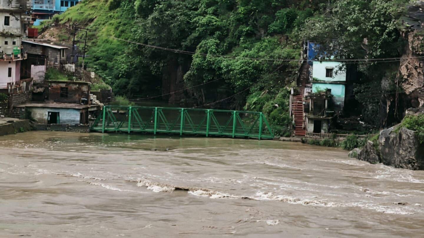 Kashmir flash floods hit Budgam Baramulla Bandipora, Meteorological Department warns