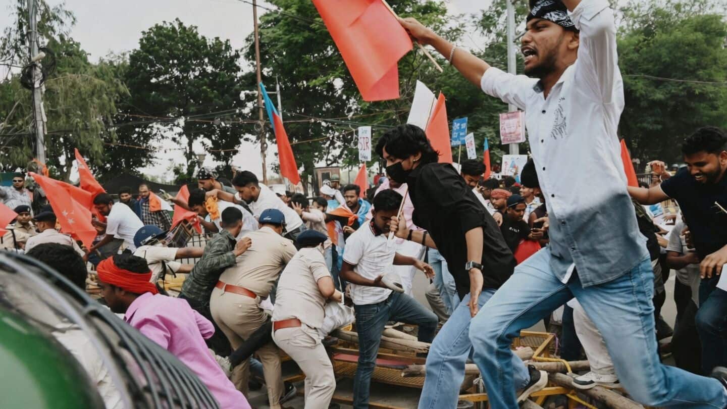 पटना में AISA छात्रों ने मतदाता सूचियों में गड़बड़ी के आरोप में किया विरोध प्रदर्शन