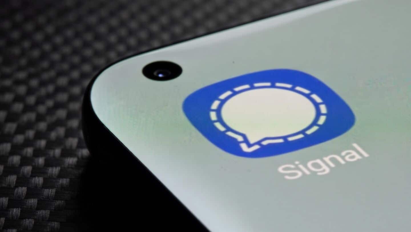 Apple patches iPhone bug that exposed deleted Signal messages