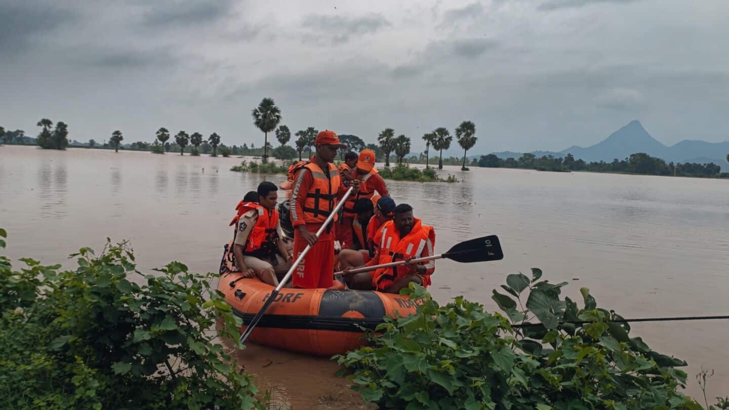 Godavari and Sabari floods displace about 32,000 in Andhra Pradesh