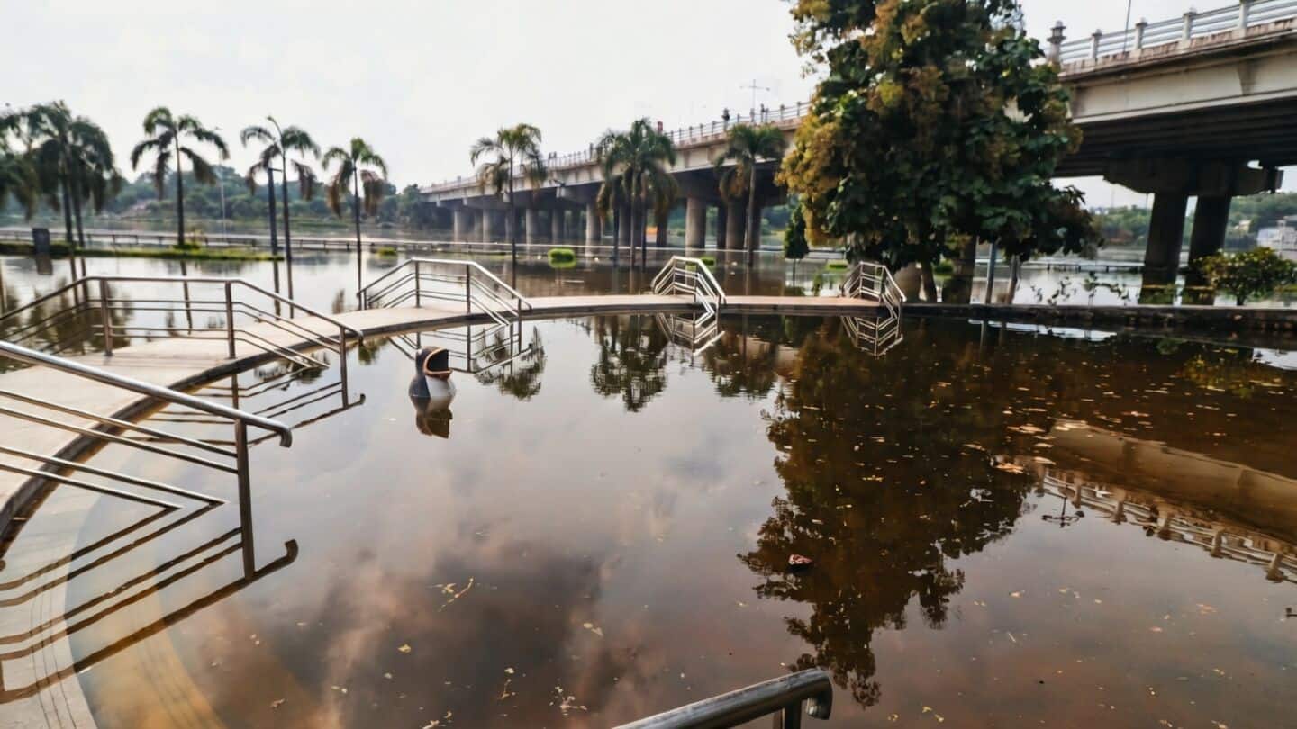 Gomti falls 13cm, Lucknow flood eases, gates open till 105.60m