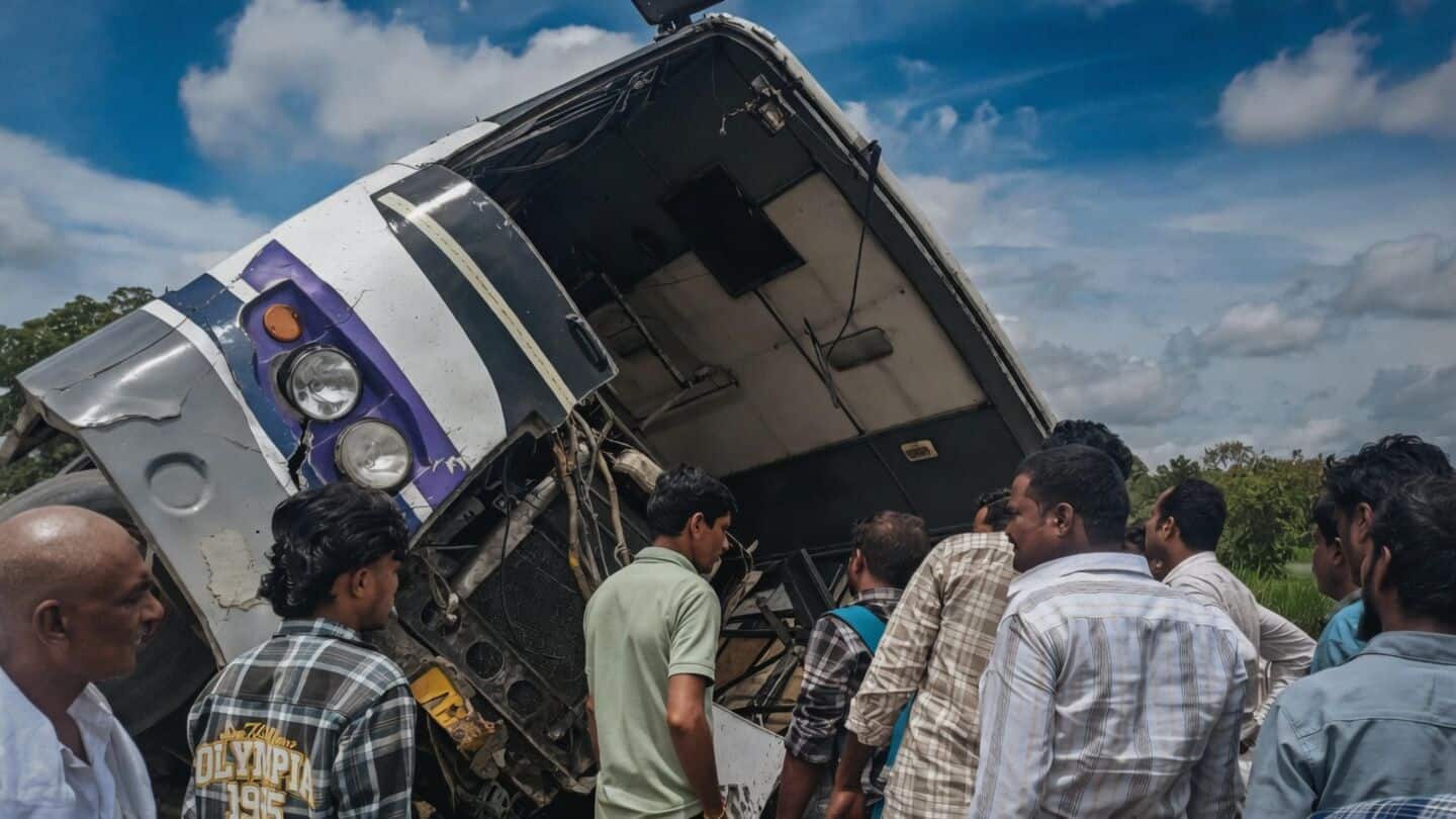 APSRTC bus overturns on Tirupati Madanapalle highway, 20 seriously injured