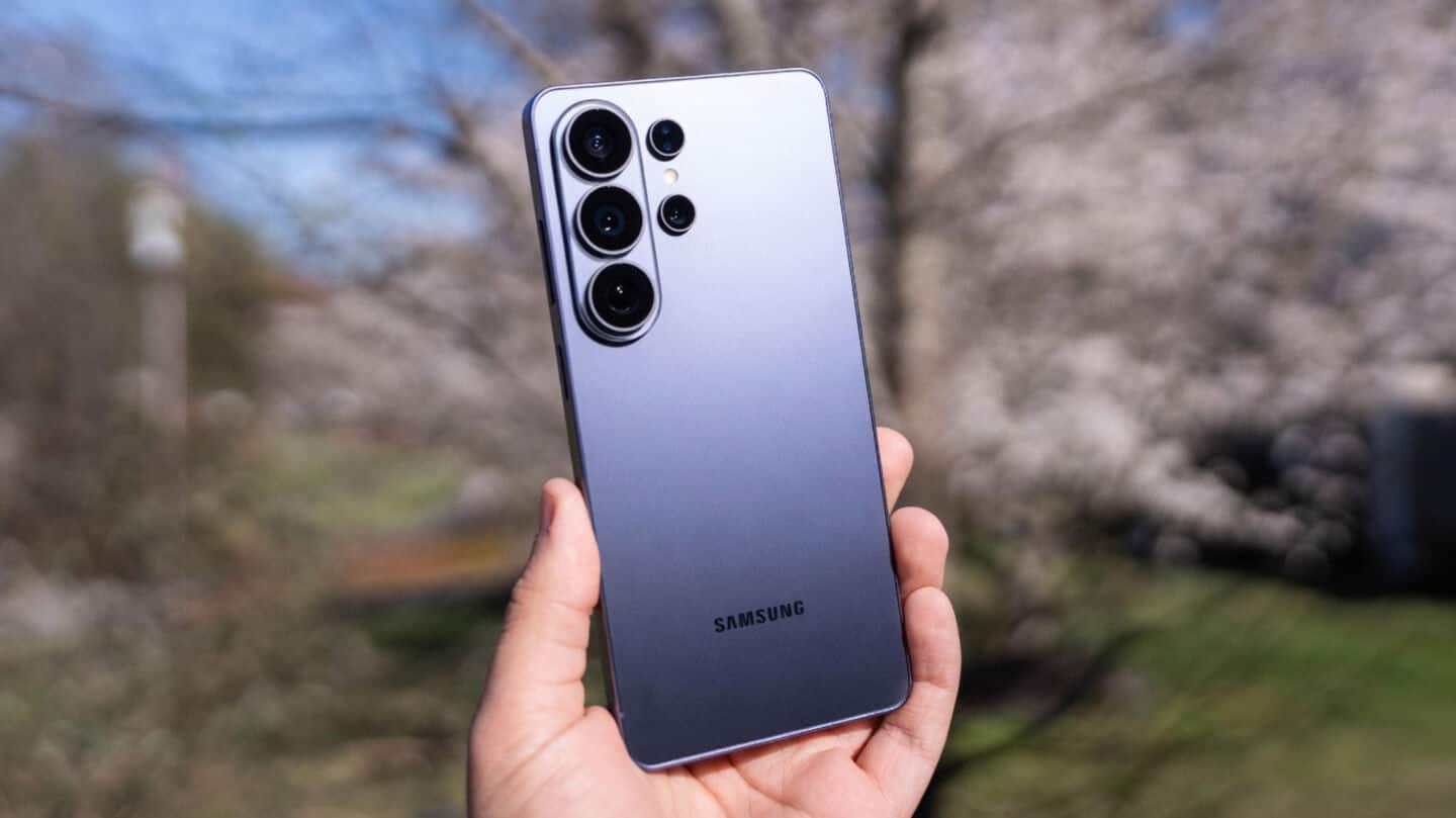 Samsung cuts Galaxy smartphone target amid memory price surge