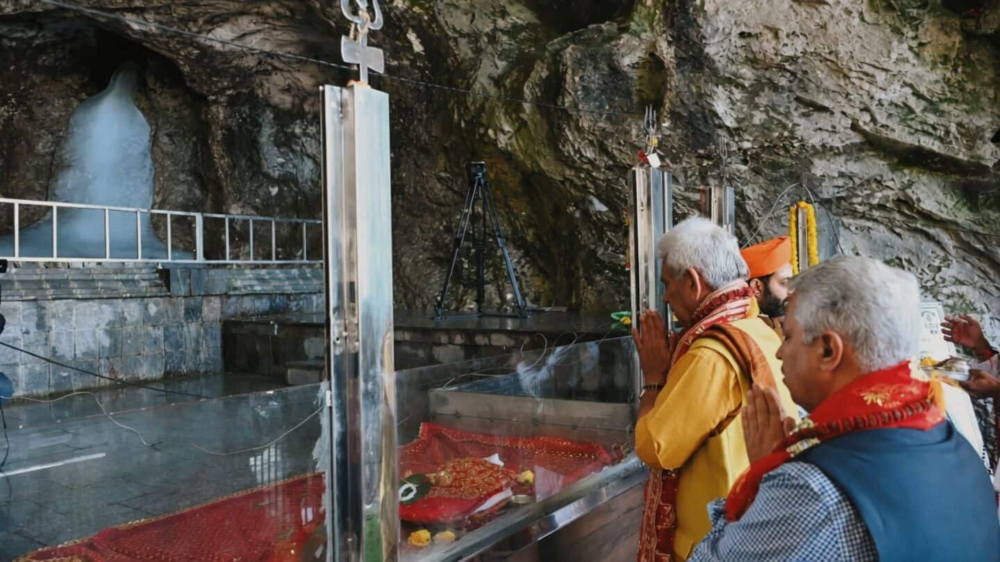 Manoj Sinha performs Pratham Puja, kicks off Amarnath Yatra today