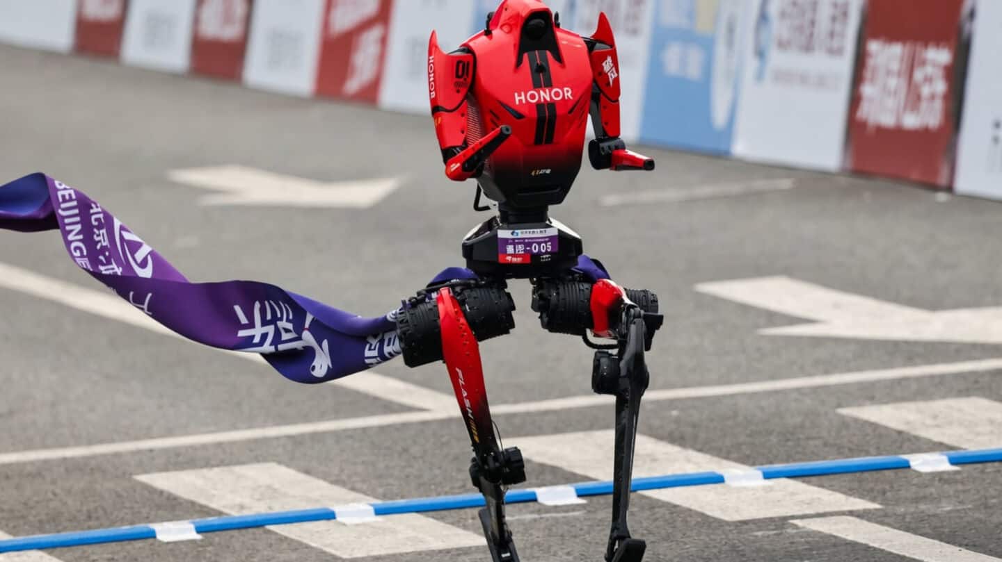 X-Humanoid robot runs 100m in 9.39s then collapses in Beijing