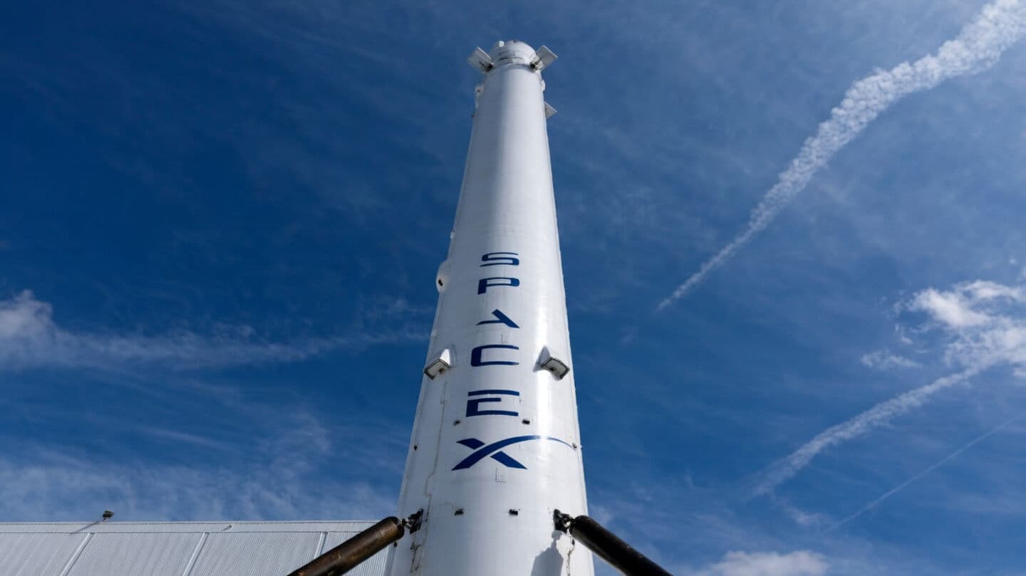 Sen. Elizabeth Warren urges SEC to delay SpaceX IPO