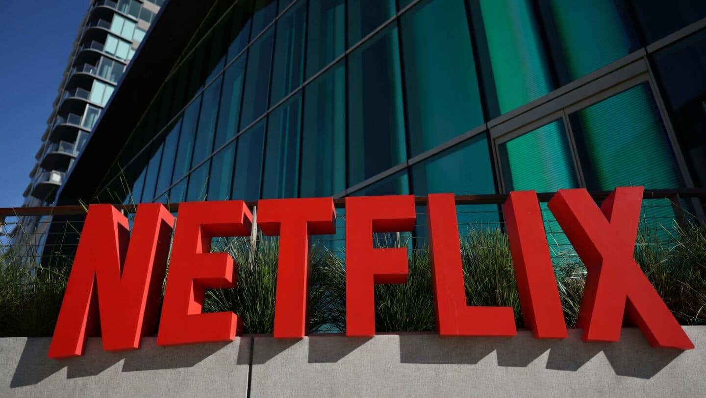 Netflix beats projections early 2026 with Paramount $2.8B fee