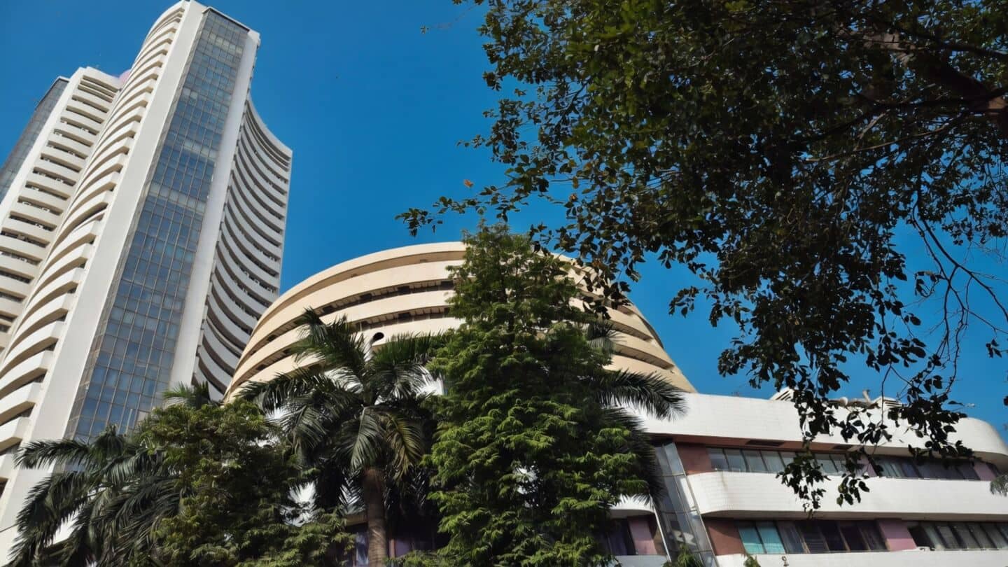 Indian Sensex falls over 800 points as oil tops $100