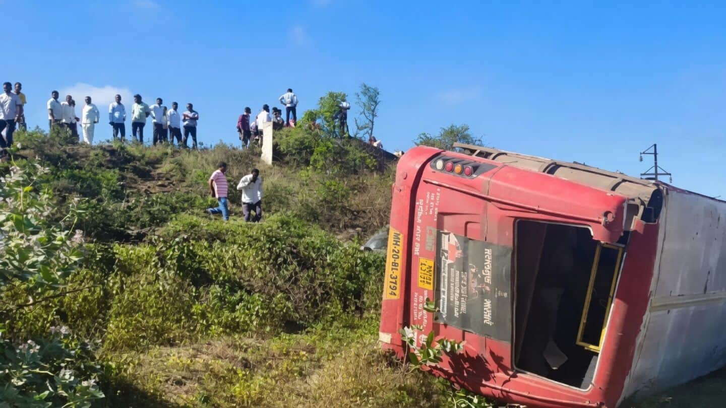 Vidya Pratishthan school bus flips in Baramati, 7 injured