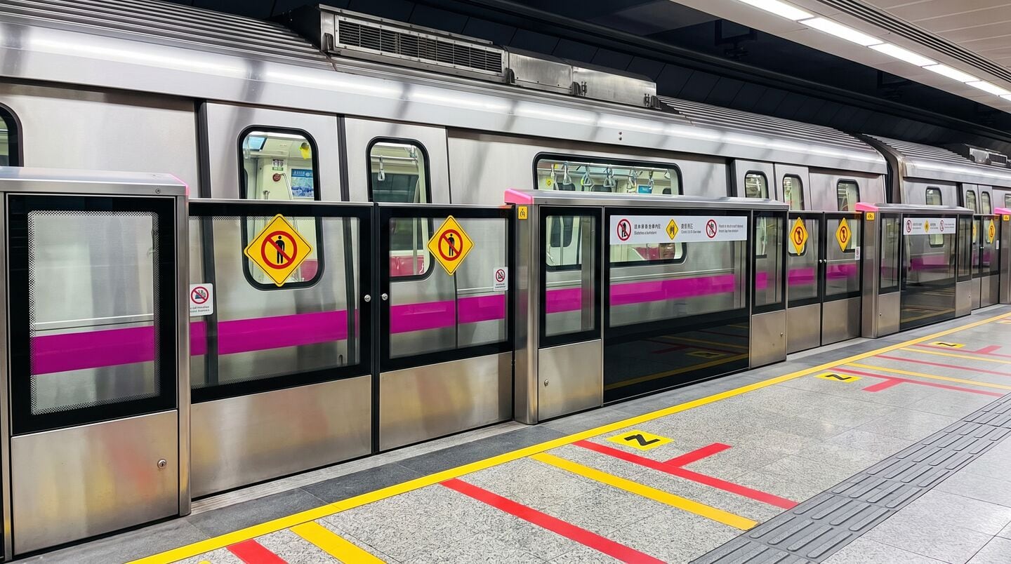 Signal fault delays Delhi's Magenta Line up to 2 hours