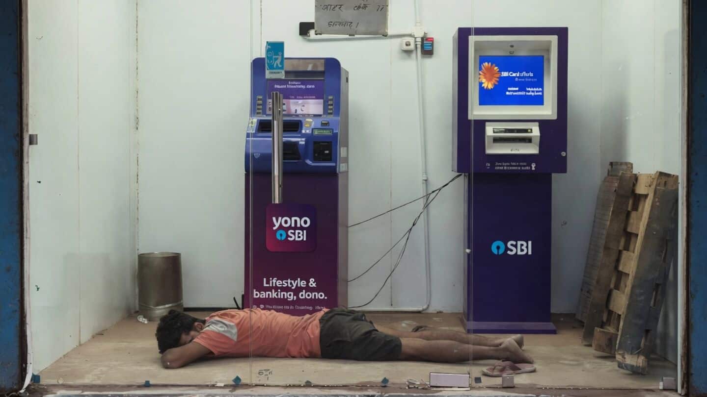 Video of man sleeping in Mau SBI ATM raises concerns