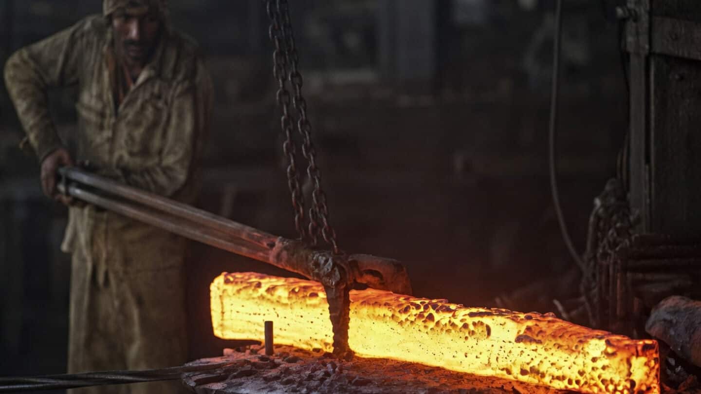 India's manufacturing posts slowest growth in 5 years in August