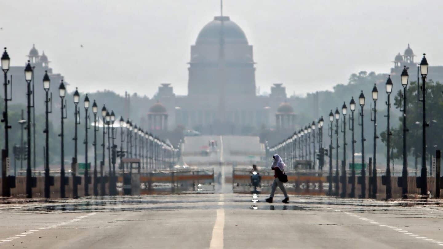 Delhi records 38.6°C high and 29.2°C unusually warm night