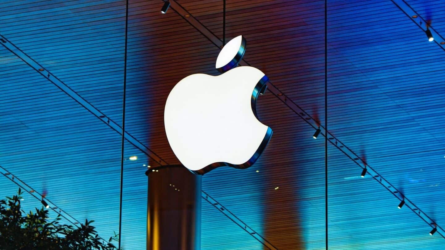 Apple warns in 110 countries about spyware targeting high-profile people