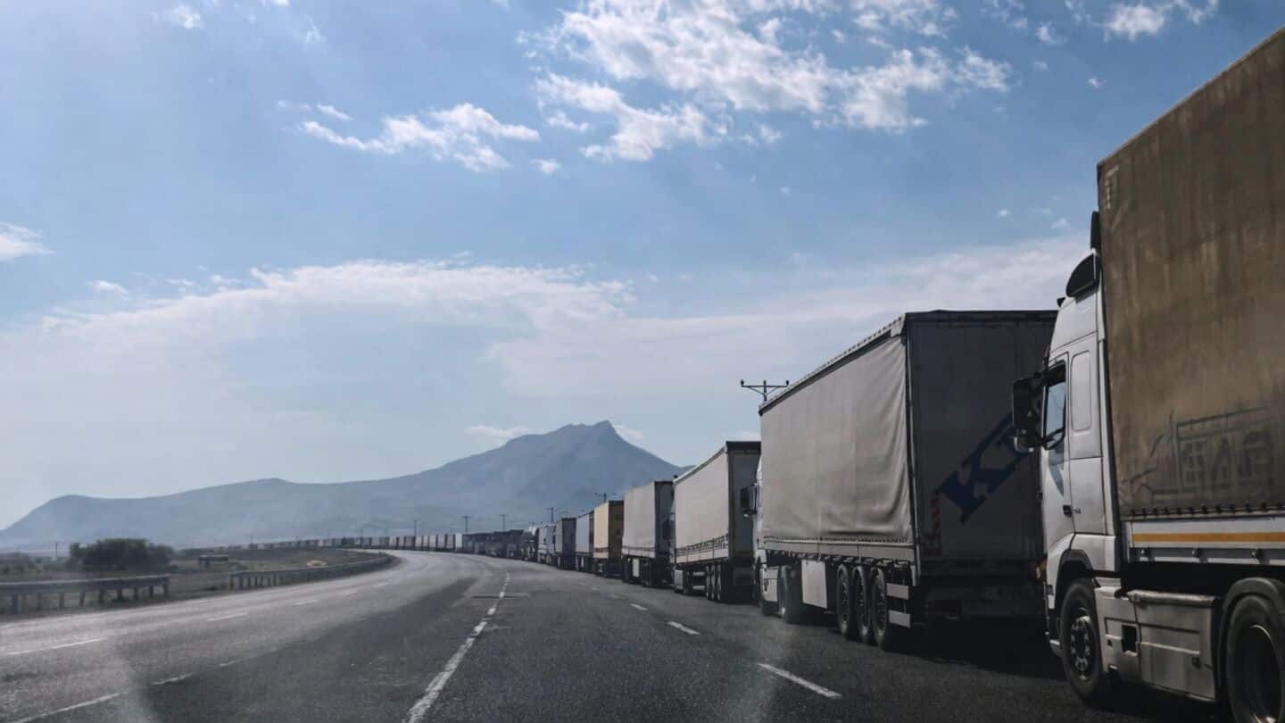 US blockade on Iranian ports strands trucks at Turkey-Iran border