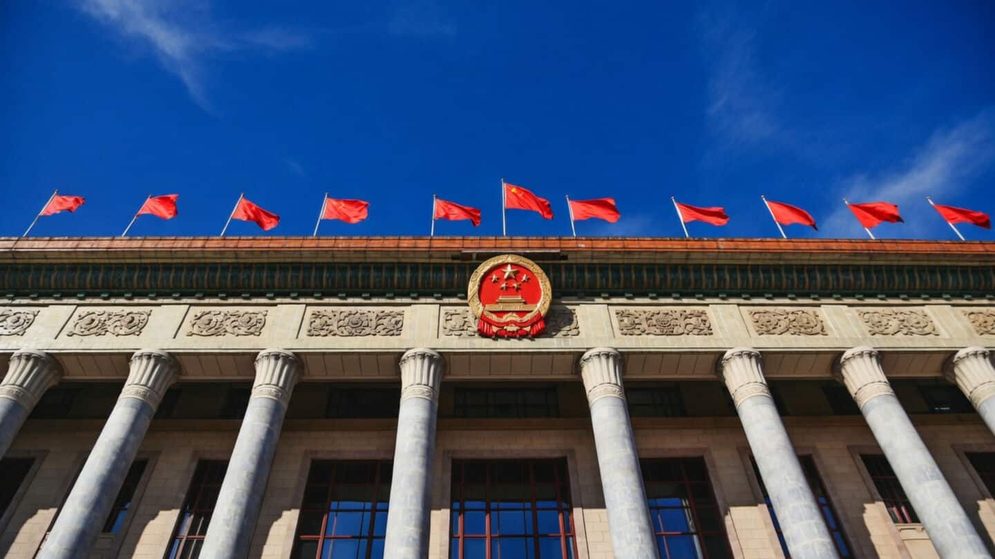 China moves some agencies from Windows 10 to local Linux