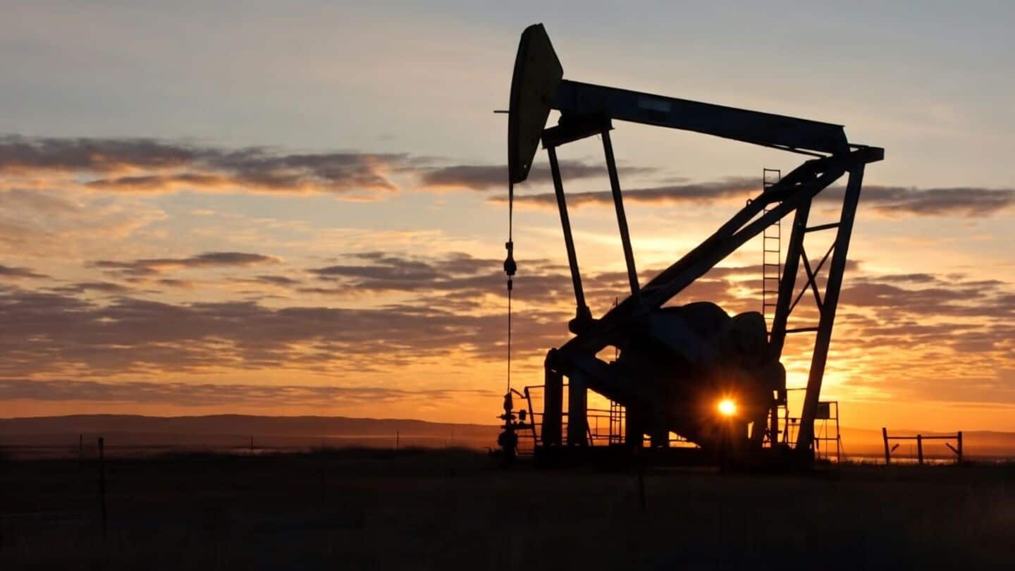 Brent crude reaches $104 as Trump warns of US-Iran standoff
