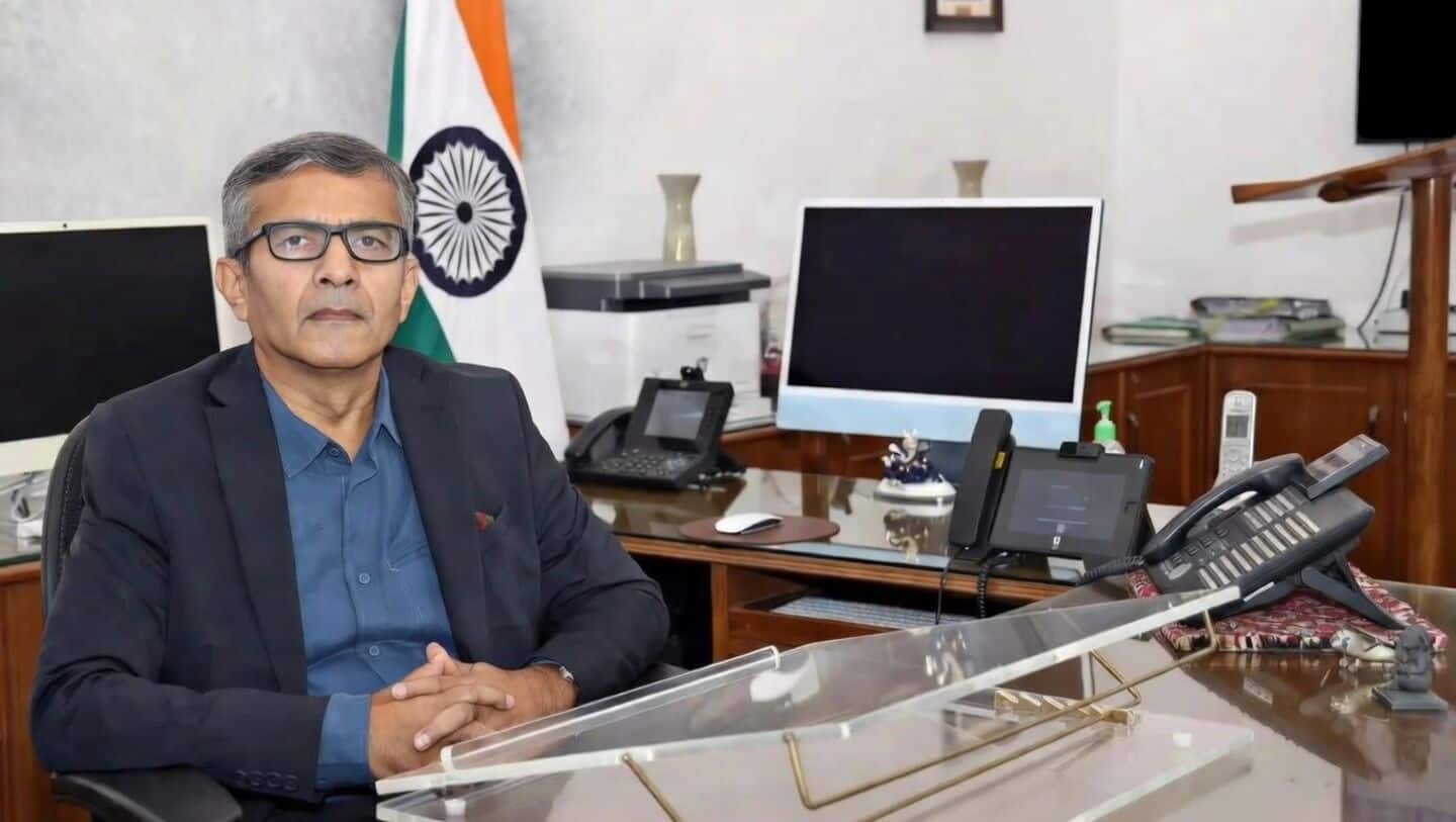 Defense Secretary: private firms may build ballistic missiles in India