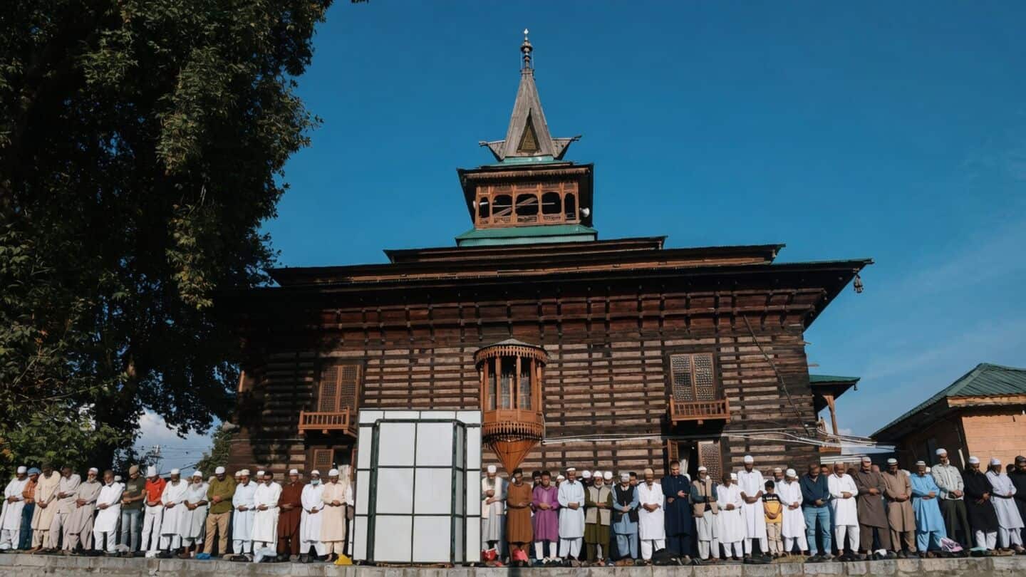 Authorities block Srinagar Naqshband Sahib roads ahead of 95th anniversary