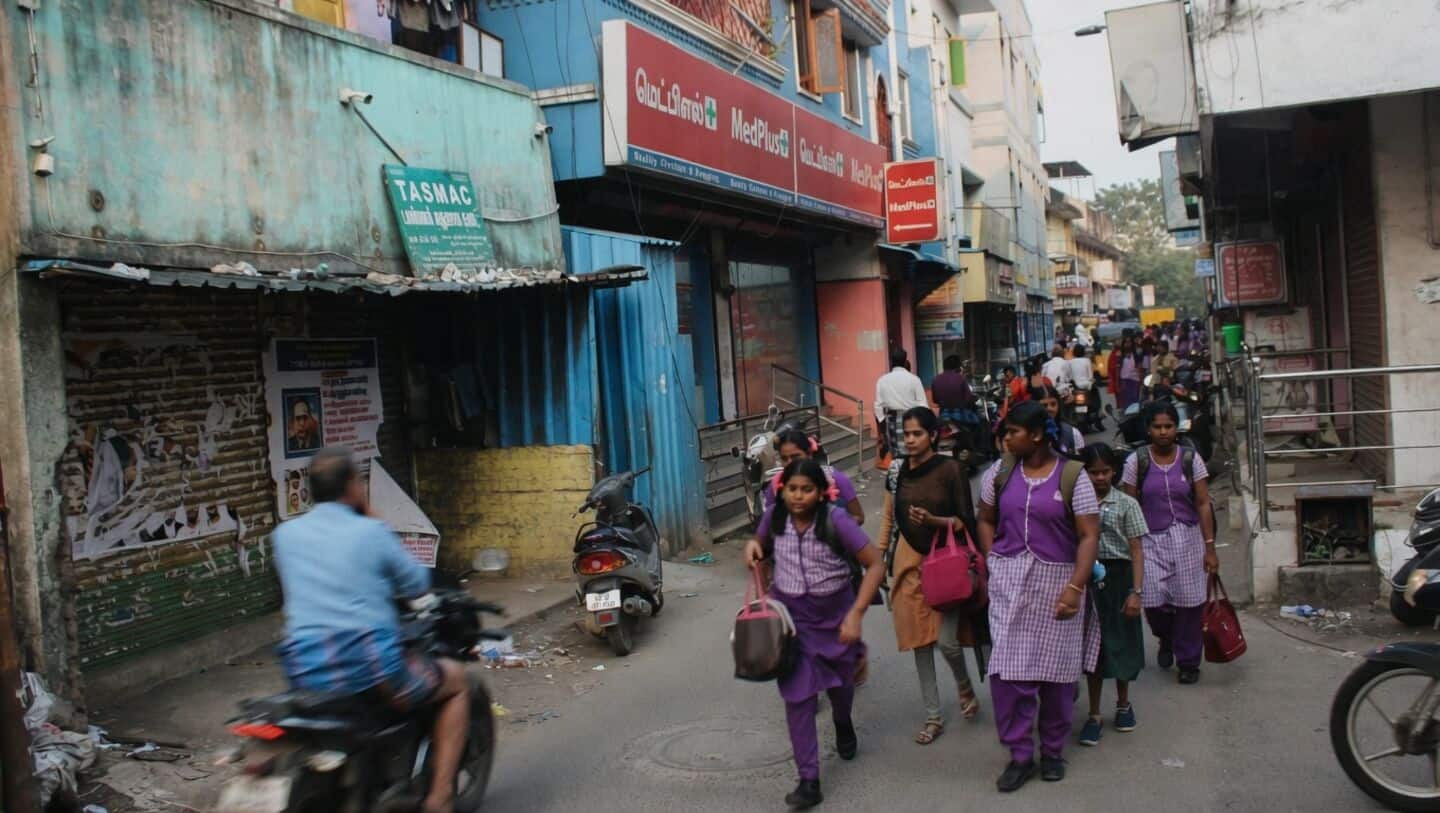Madras HC upholds Tamil Nadu government's 717 liquor shop closures