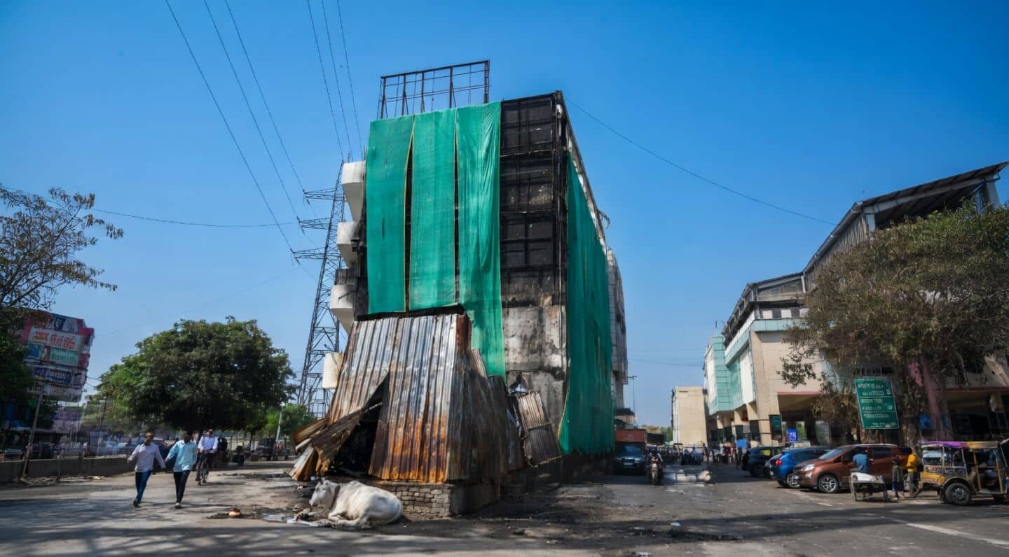 Noida hypermarket fire near Sector 76 metro station injures nobody