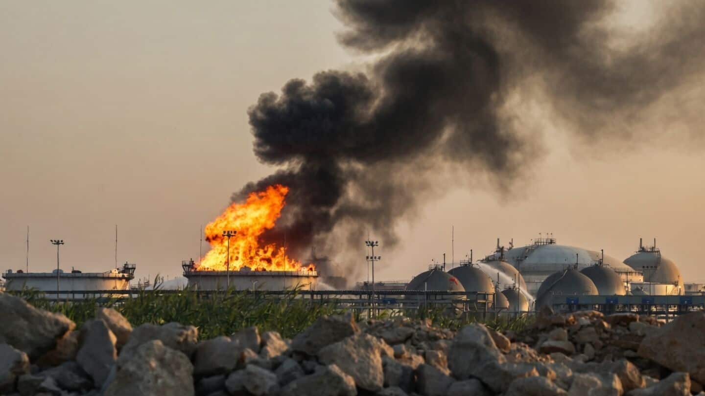 Gulf vessels struck and Tehran warns of Hormuz closure
