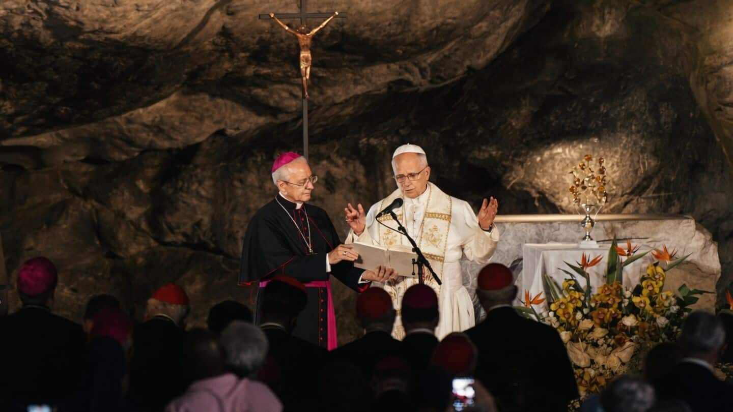 Pope Leo XIV begins 4-day France visit, meeting abuse survivors