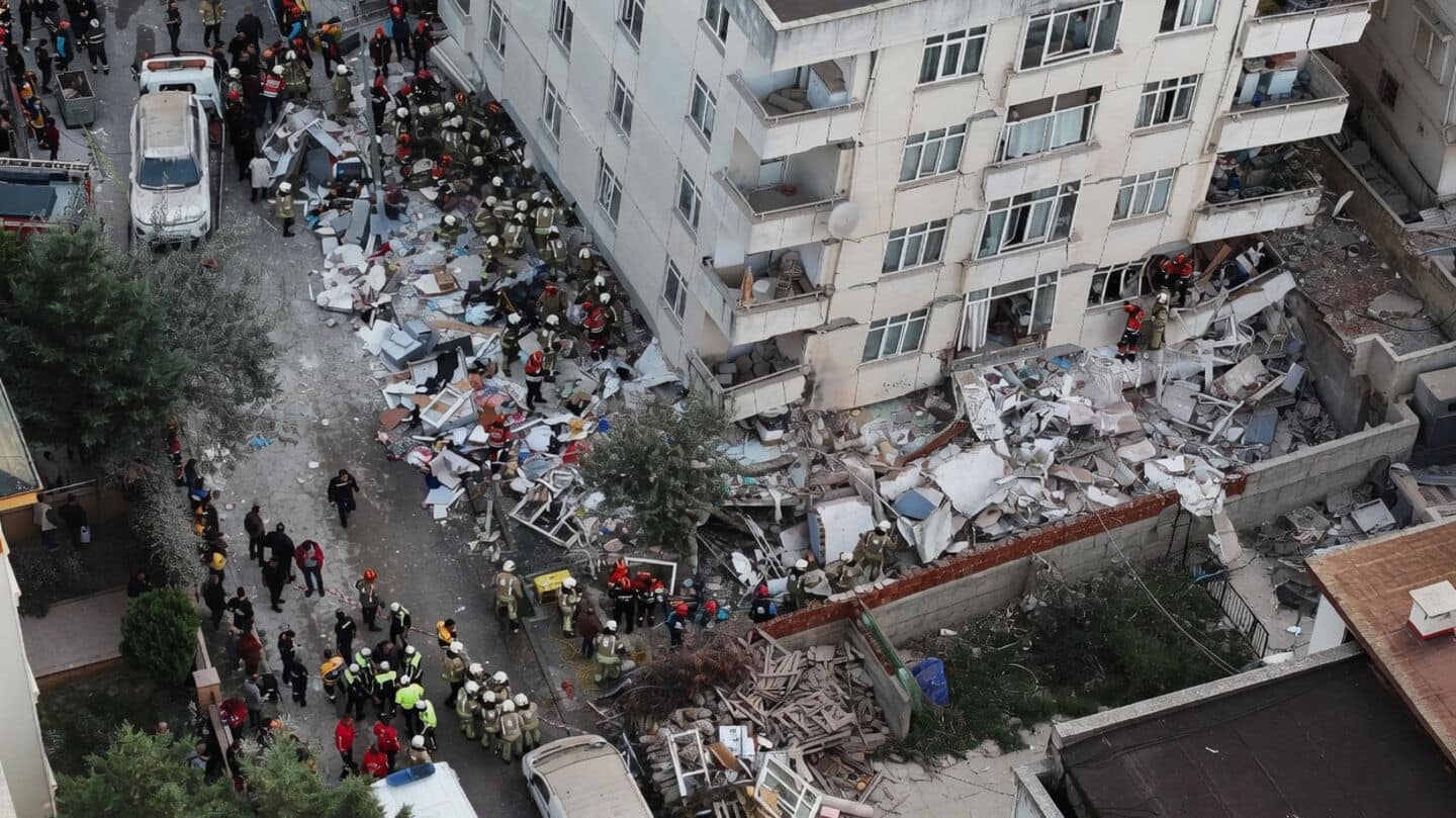 Partial collapse in Istanbul's Maltepe traps at least 7 people