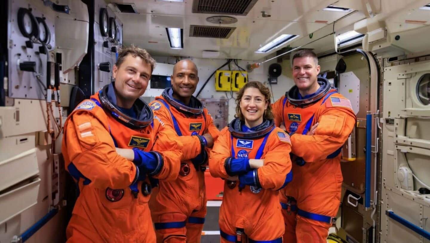 Artemis II astronauts arrive in Florida for April lunar flyby