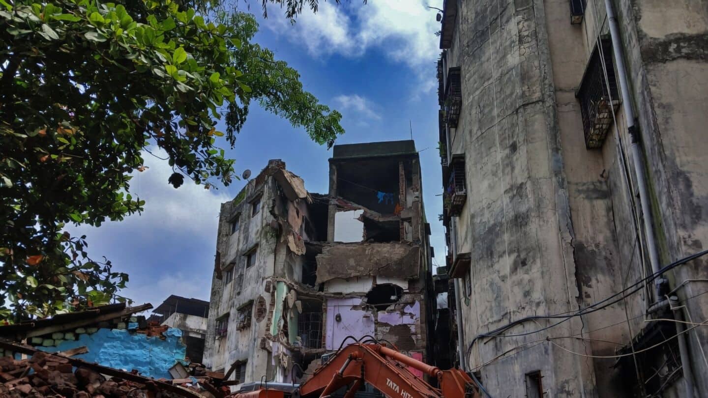 Bhiwandi building collapse kills 10, utilities cut for 1,074 buildings