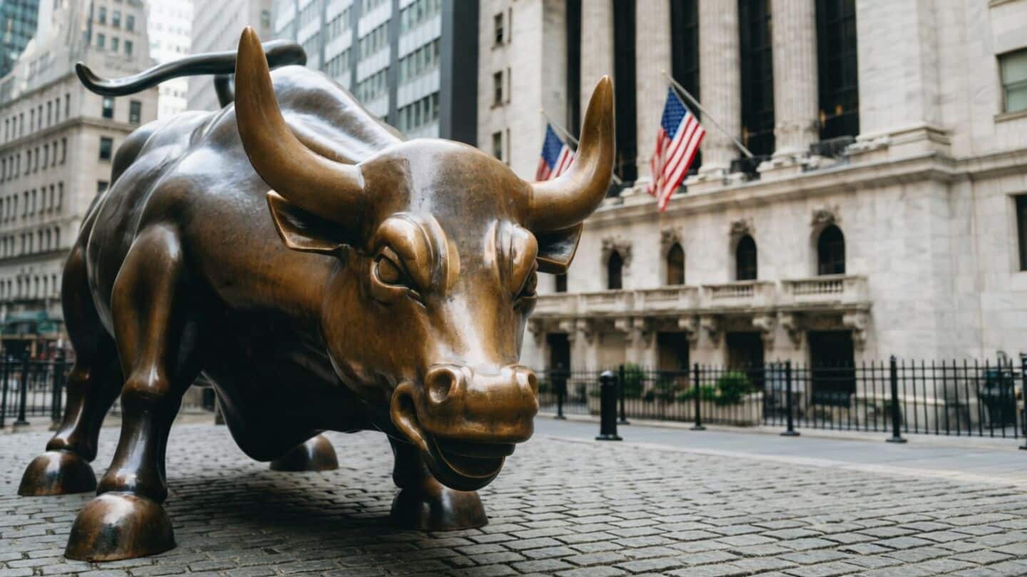 US stock futures drop Monday as tech weighs on markets