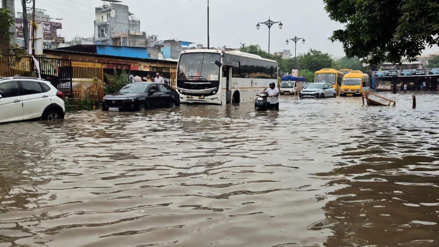 Heavy rain in Gurugram strands school busses, causes traffic jams
