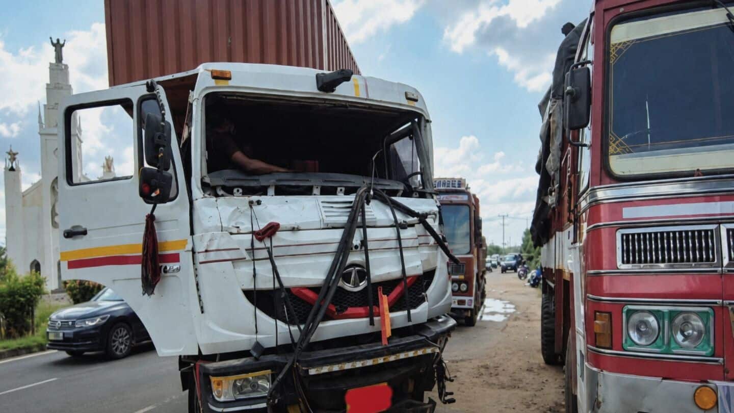 Container truck hits parked goods truck on NH-544 in Nandikkara