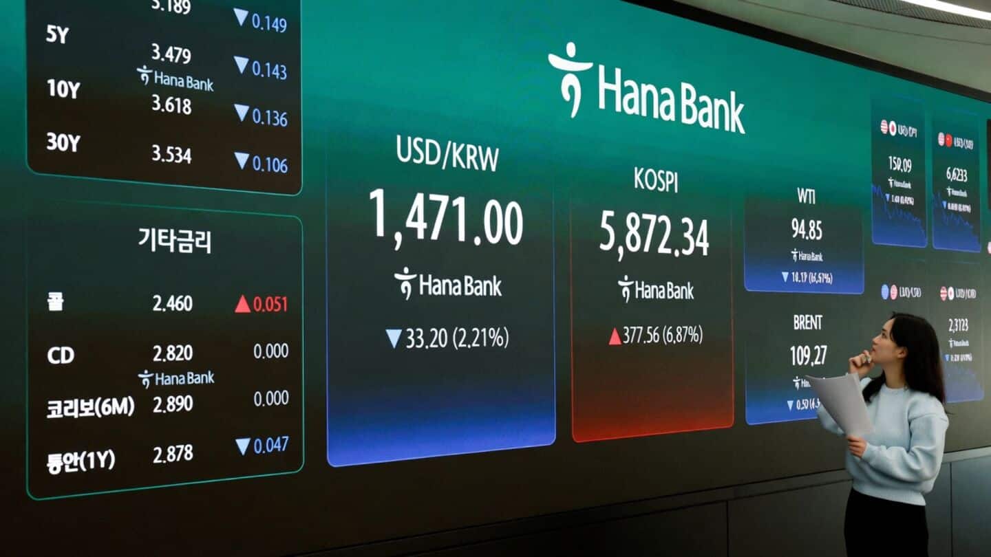 Samsung Electronics, SK Hynix shares tumble amid global tech selloff