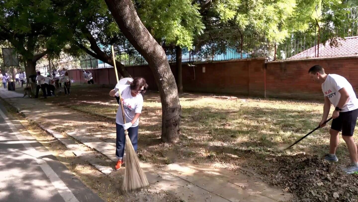 Denis Alipov leads Russian embassy Swachh Bharat cleanup in Delhi