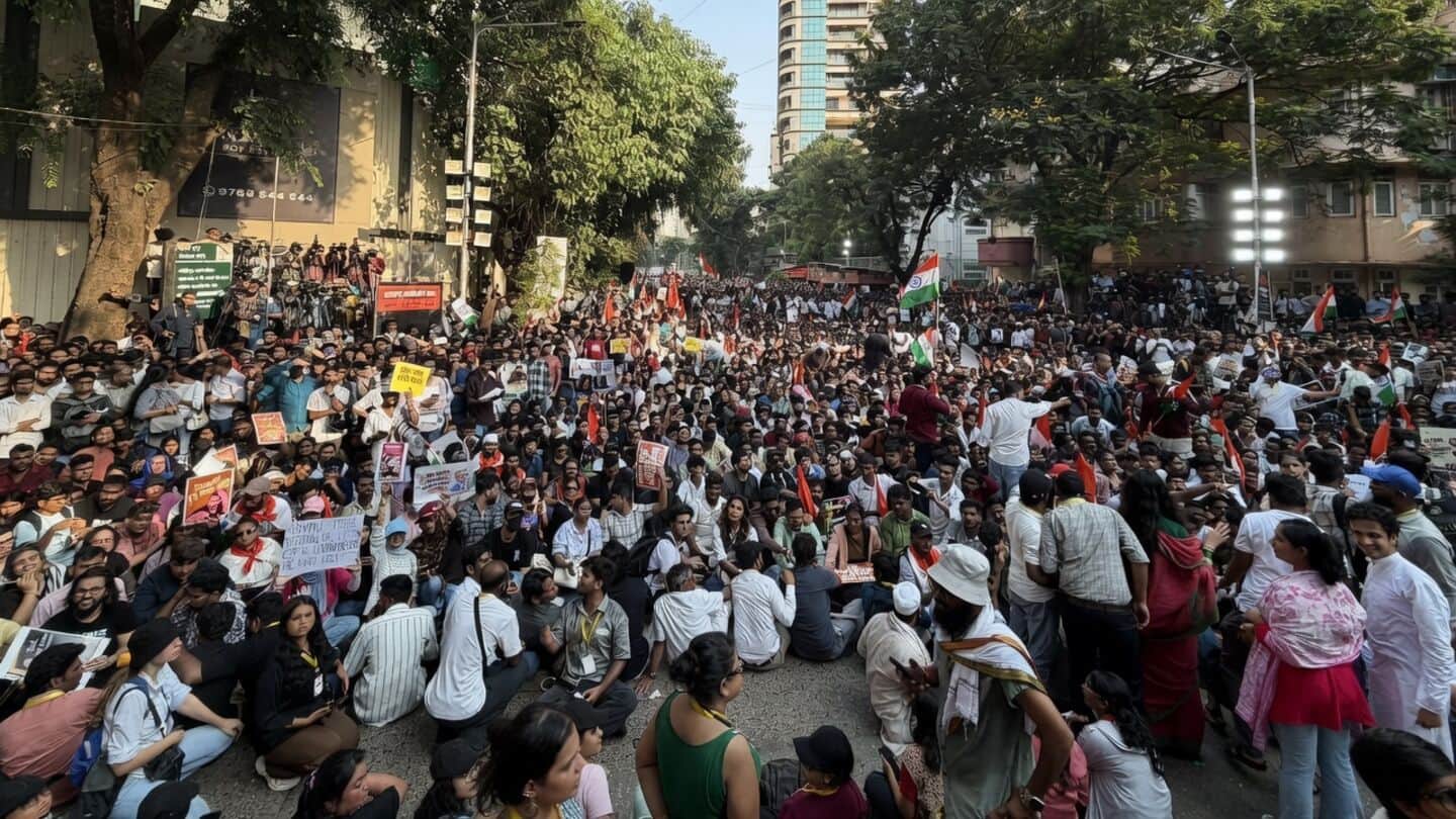 Thousands protest at Shivaji Park demanding CEC Gyanesh Kumar's resignation