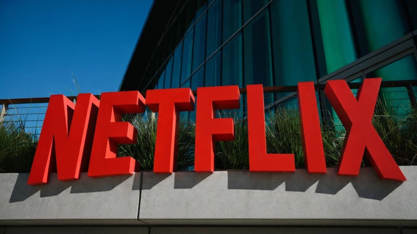 Netflix reports earnings after 45% stock drop, Reed Hastings leaves