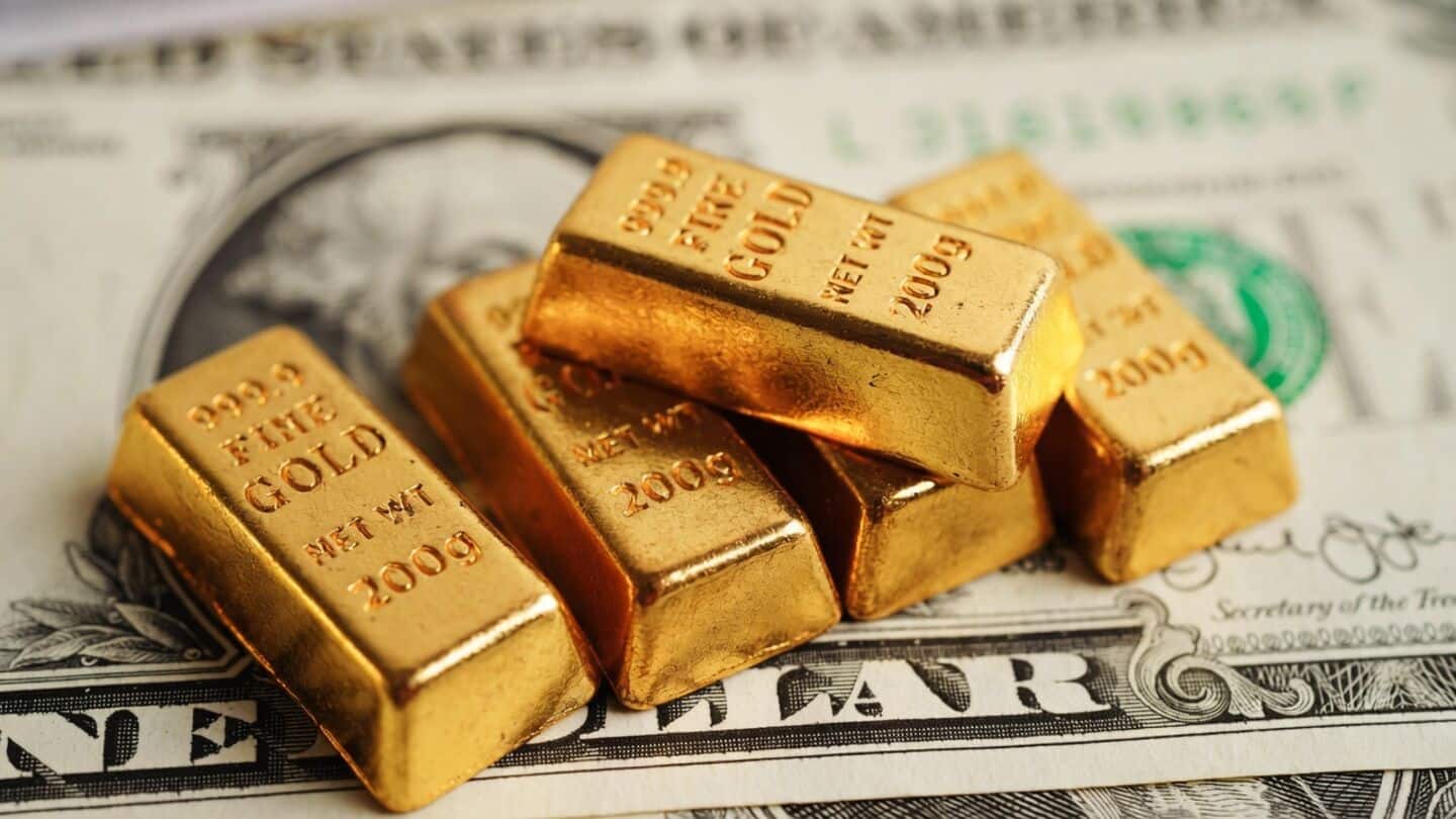 Gold falls 0.9% to $4,316.78 per ounce as dollar strengthens