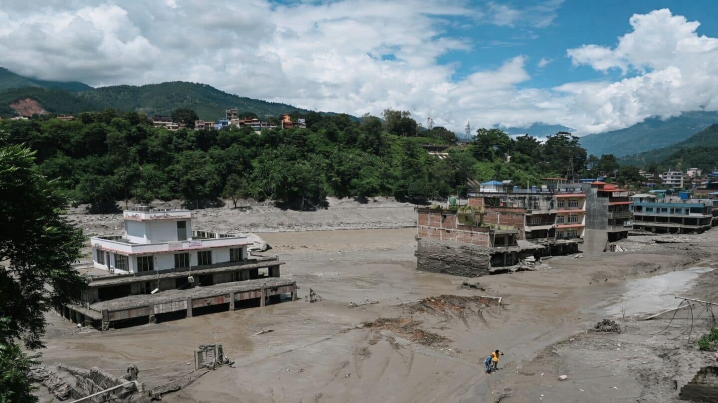 Nepal floods leave 450+ dead, stoke Kosi fears in Bihar