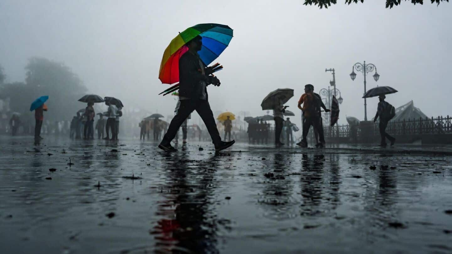 हिमाचल में मूसलाधार बारिश का अलर्ट जारी, 109 सड़कें बंद