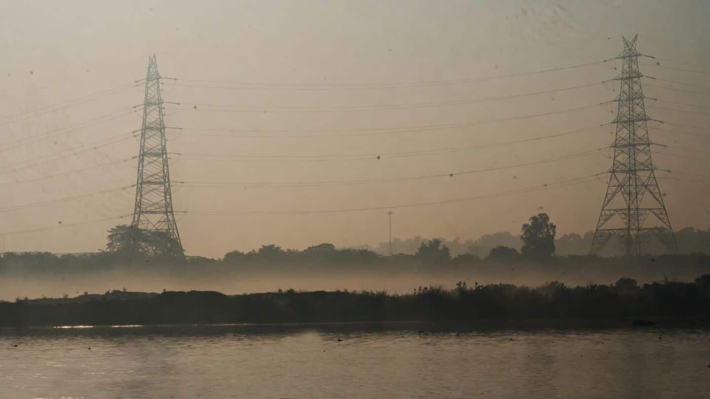 Delhi AQI jumps from 90 to 187, ITO hits 425