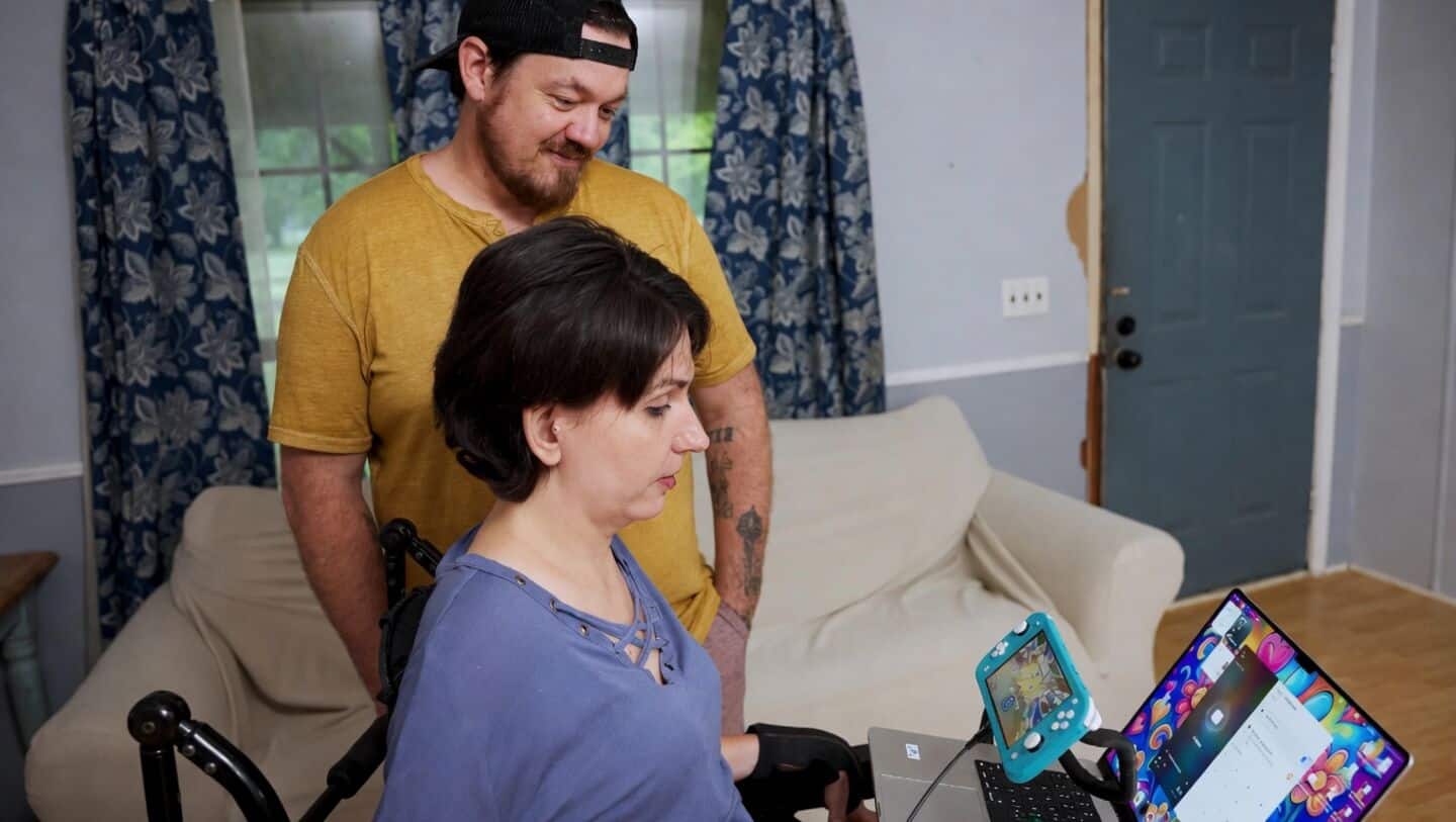 Paralyzed Audrey Crews uses Neuralink to play games, write name